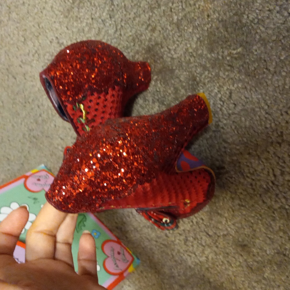 New WRAPPED UP PRETTY red glitter Embroidered Christmas Heels, Size 37, US 7 - Picture 7 of 12